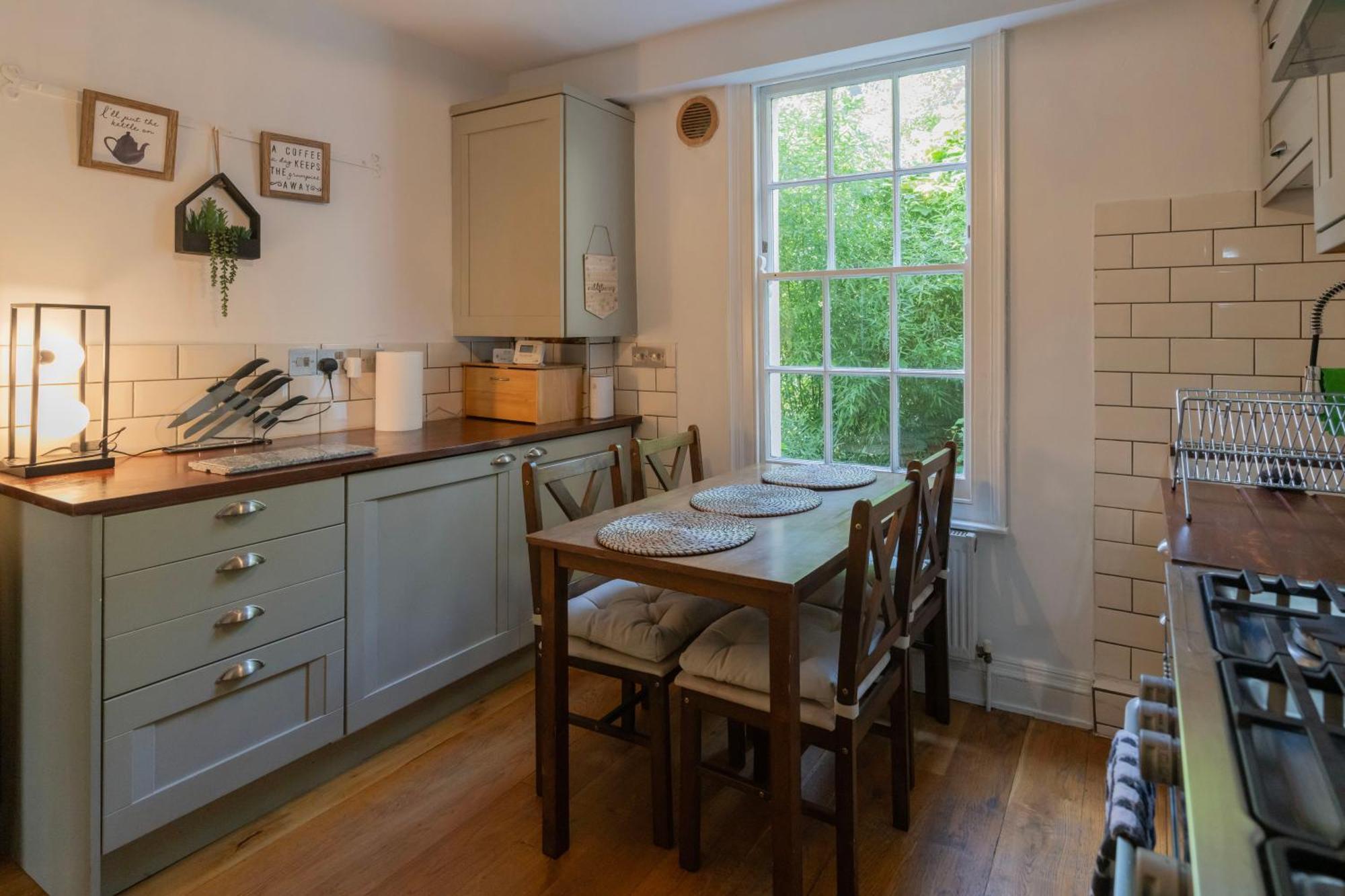 Appartement Gorgeous 2Bed House In New Road à Londres Extérieur photo